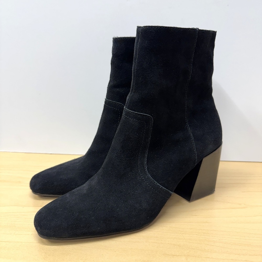 Blondo Sadie Black Ankle Boots, Size 9.5 M, Waterproof Suede Stack Heels Zipper